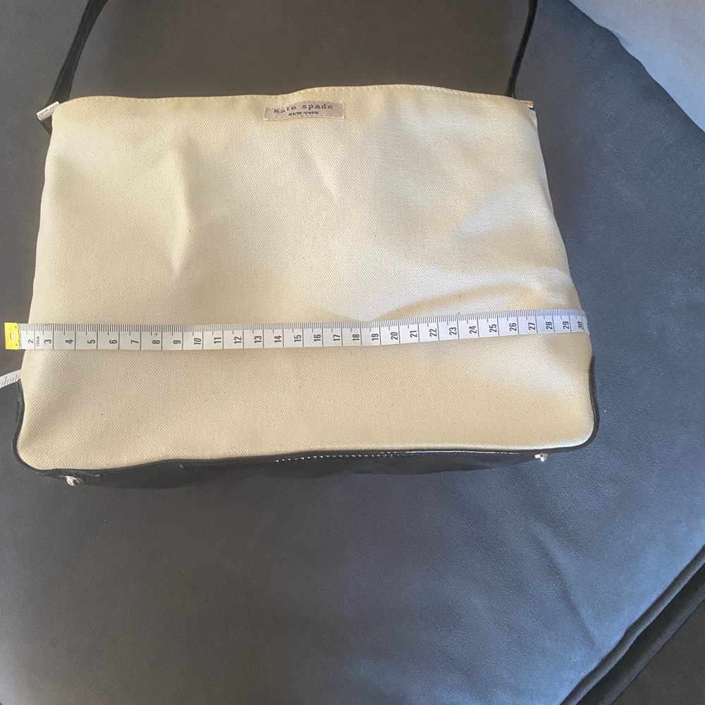 Shoulder bag White and black is good condition